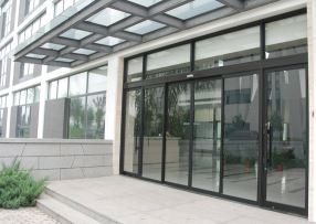 自動門門體材料選擇及保養(yǎng)的重要性